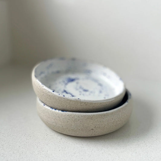 Handcrafted in NZ, this ceramic side bowl is perfect for desserts or sharing sides. A unique addition to any gift box.
