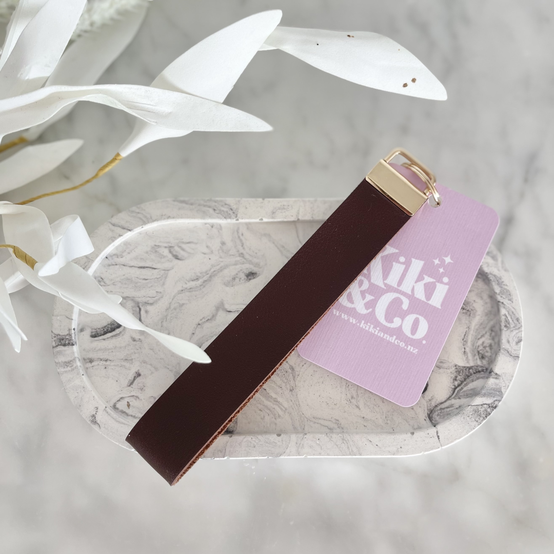A selection of stylish faux leather keychains handmade in Nelson, New Zealand by Kiki & Co. Kiki & Co keychains are fabulous when you are busy and on the go. They fit easily over your wrist which is so good when your hands are full. They look super cute and never get lost in your handbag.