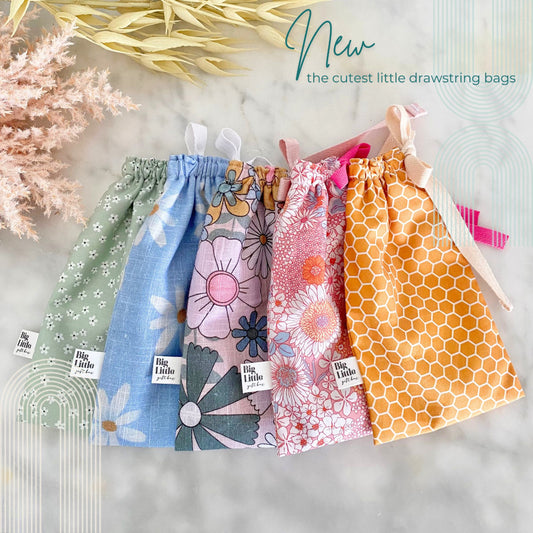 Gift bags NZ | Drawstring bags | New Zealand made products | Reusable bag | A cute little drawstring bag which is the perfect size for sunglasses, make-up, pens and pencils or pair with a matching keychain to store your car keys. Made from a pink retro floral fabric with rose pink drawstrings.