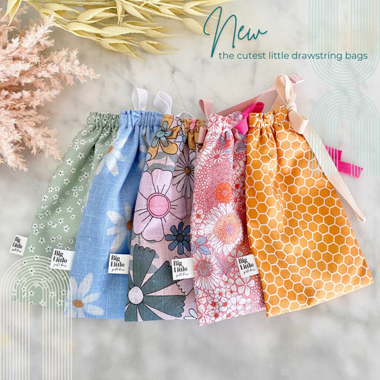 Gift bags NZ | Drawstring bags | New Zealand made products | Reusable bag | A cute little drawstring bag which is the perfect size for sunglasses, make-up, pens and pencils or pair with a matching keychain to store your car keys. Made from a mint floral fabric with white drawstrings.