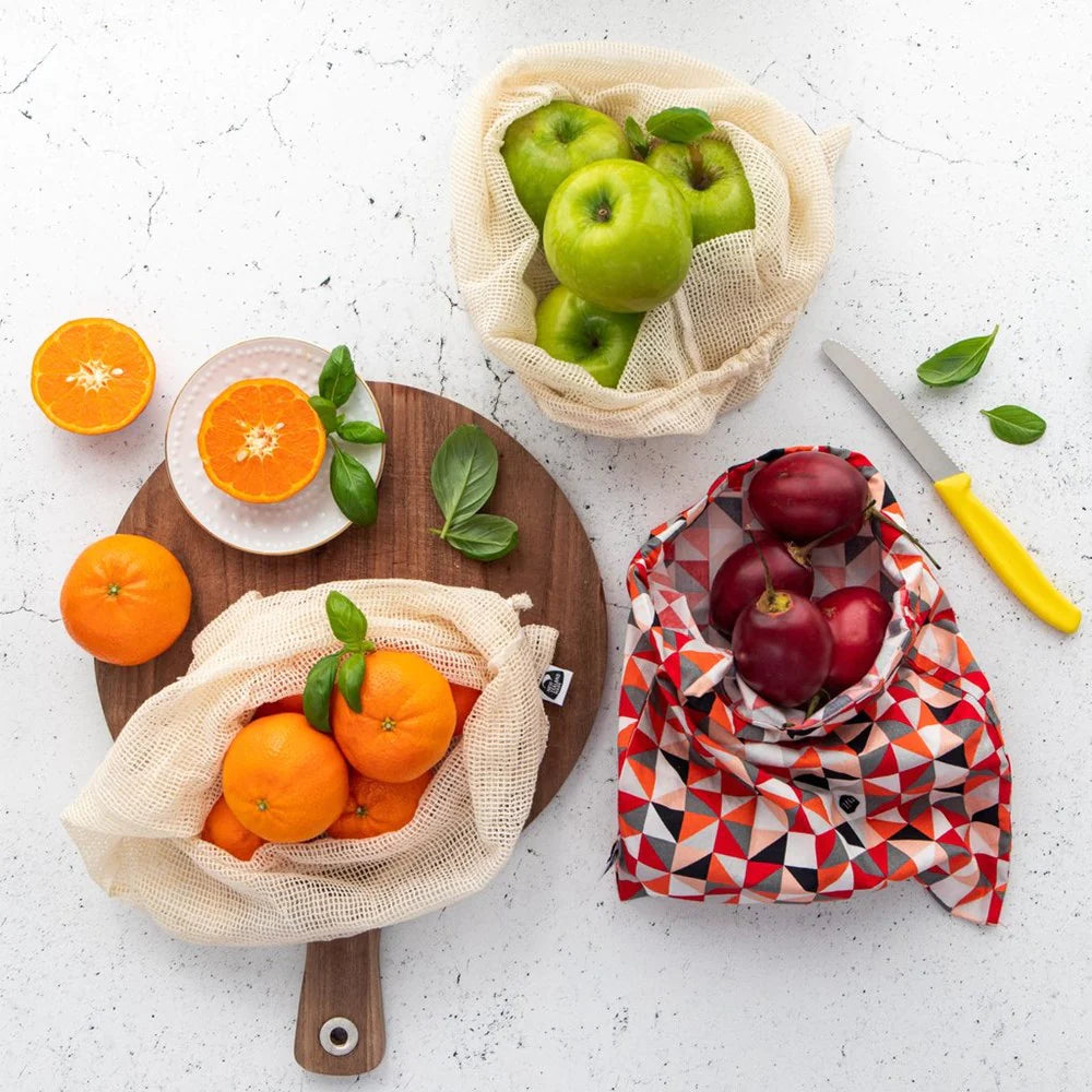 Produce bags which are both ethically produced and organic. You'll be the envy of the aisles with this design which is perfect for carrying your fruit and veggies. A great way to avoid single use plastic or paper bags as they can be reused again and again. One mesh bag and one distinctive tukutuku red patterned bag.