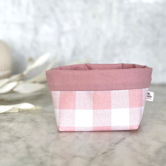 Gift box NZ | Empty gift box | New Zealand made products | Box for a gift | This delightful fabric gift box is the perfect start to creating your own gift box or for storage in your home. Made by me at Big Little Gift Box here in Auckland, it is made from 100% cotton fabric in this beautiful pink gingham pattern with pink lining.